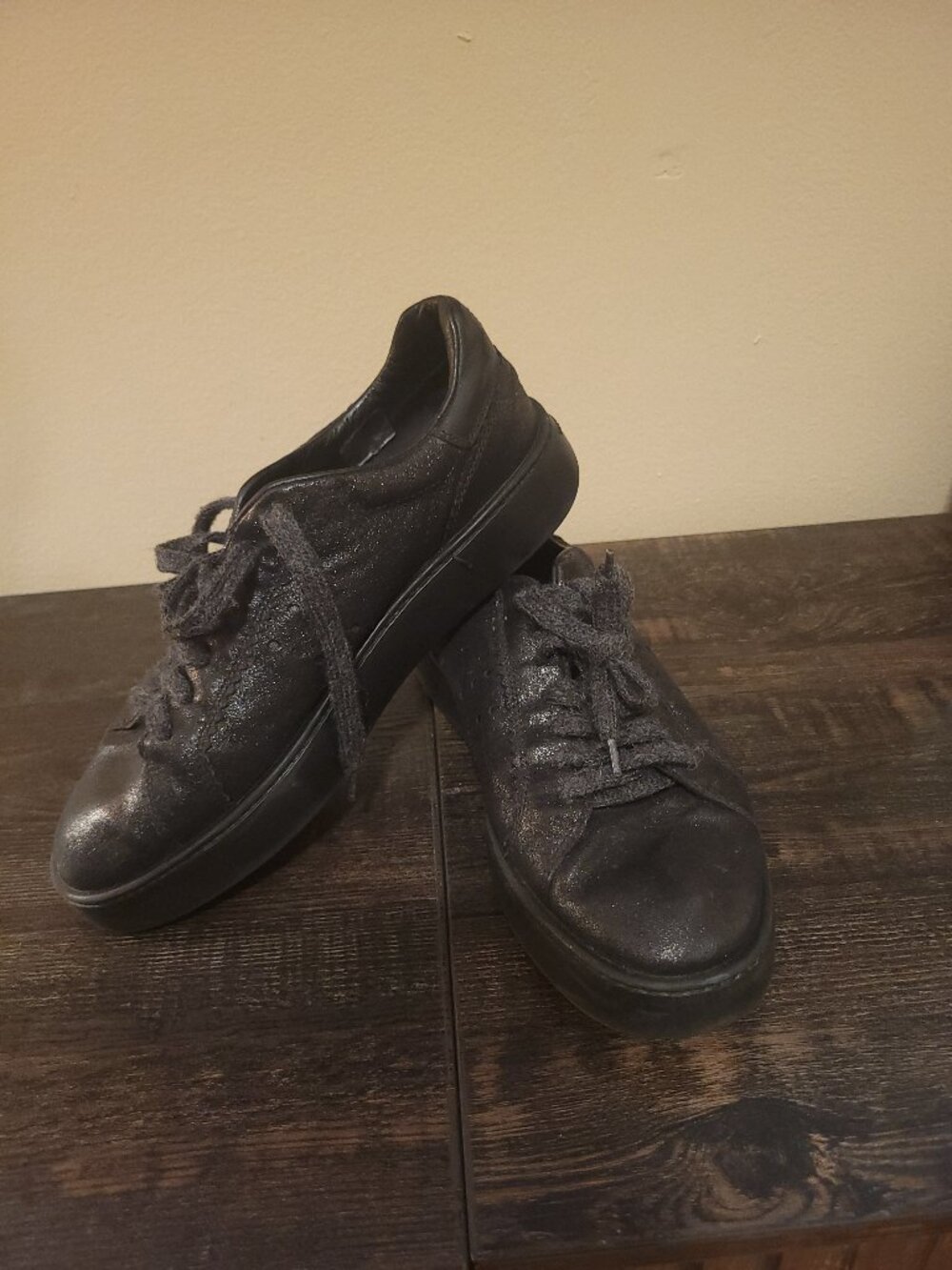 Fratelli Rossetti sport leather shoes,women black with a unique sheen,wool lace
